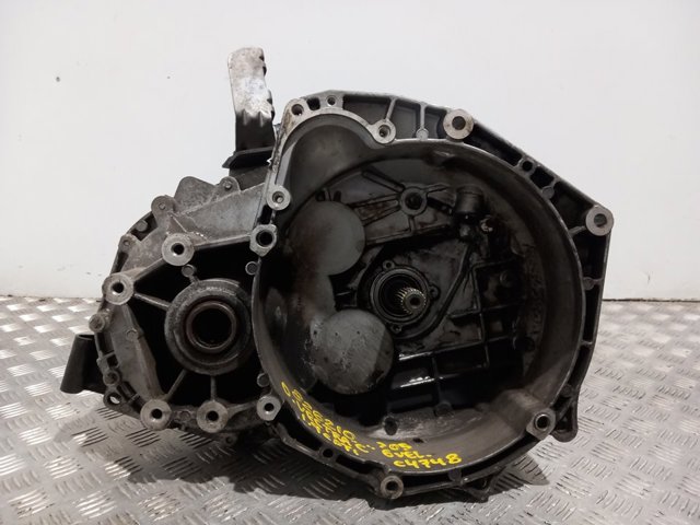 Mechaniczna skrzynia biegów w komplecie 55350375 OPEL