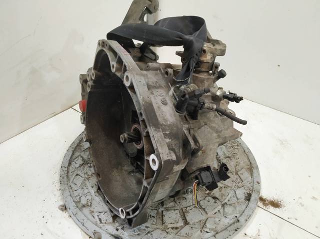Mechaniczna skrzynia biegów w komplecie 55350375 OPEL