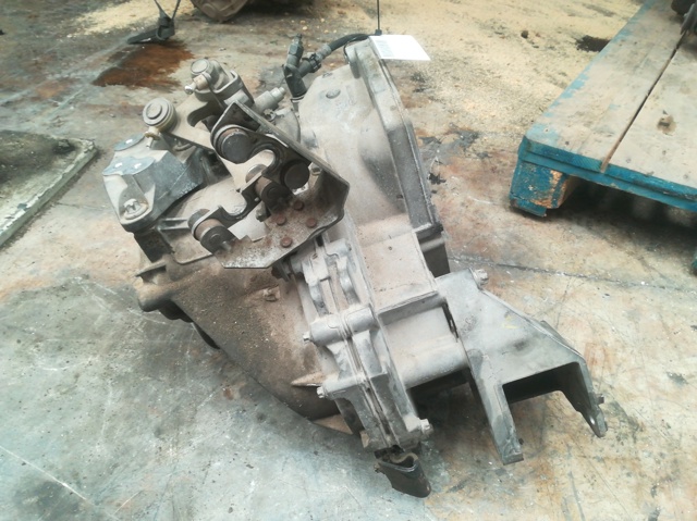 Mechaniczna skrzynia biegów w komplecie 55350375 OPEL