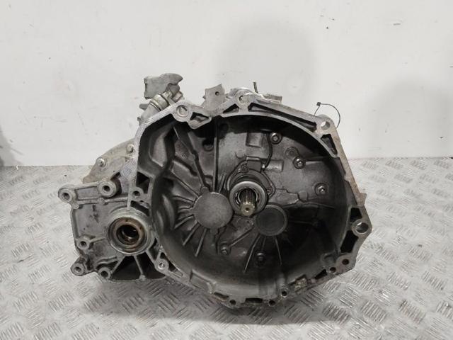 Mechaniczna skrzynia biegów w komplecie 55351518 OPEL