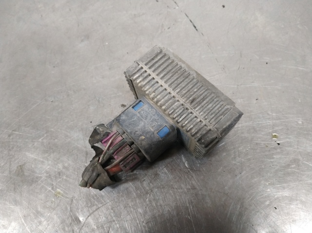 Przekaźnik świec żarowych 55353011 OPEL