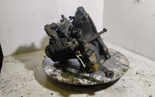 Mechaniczna skrzynia biegów w komplecie 55355489 OPEL