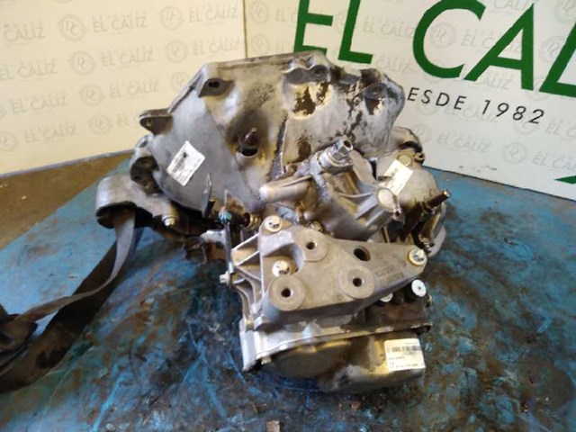 Mechaniczna skrzynia biegów w komplecie 55355489 OPEL