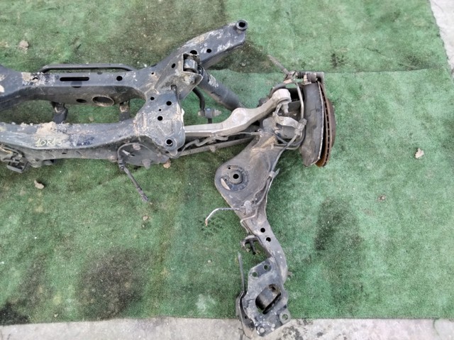 Korpus osi tylnej 554011YA1D NISSAN