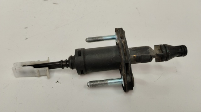Cylinder sprzęgła główny 55561915 OPEL