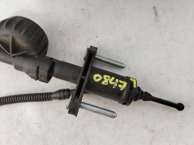 Cylinder sprzęgła główny 55561915 OPEL