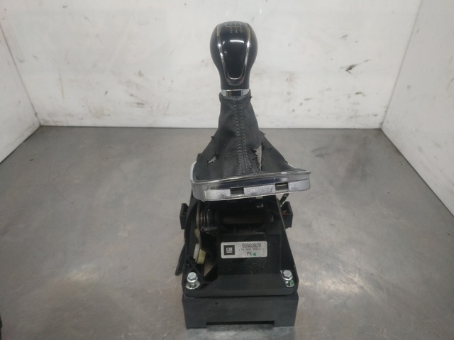 Mechanizm zmiany biegów (cięgno) 55563829 OPEL