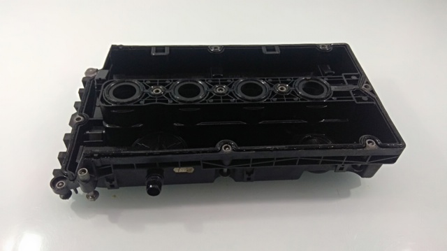 Pokrywa zaworowa 55564395 OPEL