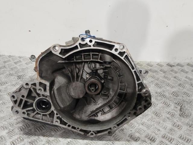 Mechaniczna skrzynia biegów w komplecie 55565177 OPEL