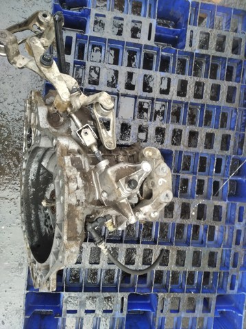 Mechaniczna skrzynia biegów w komplecie 55565178 OPEL