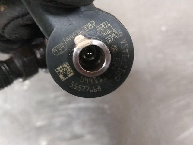Wtryskiwacz paliwa 55577668 OPEL