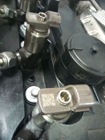 Wtryskiwacz paliwa 55578075 OPEL