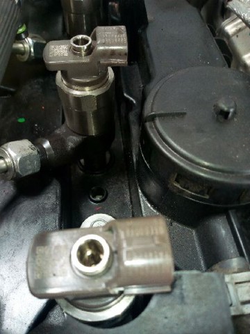 Wtryskiwacz paliwa 55578075 OPEL