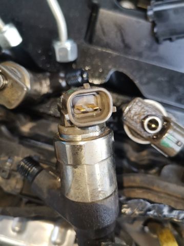 Wtryskiwacz paliwa 55578075 OPEL