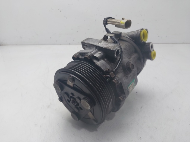 Sprężarka klimatyzacji 55703721 OPEL