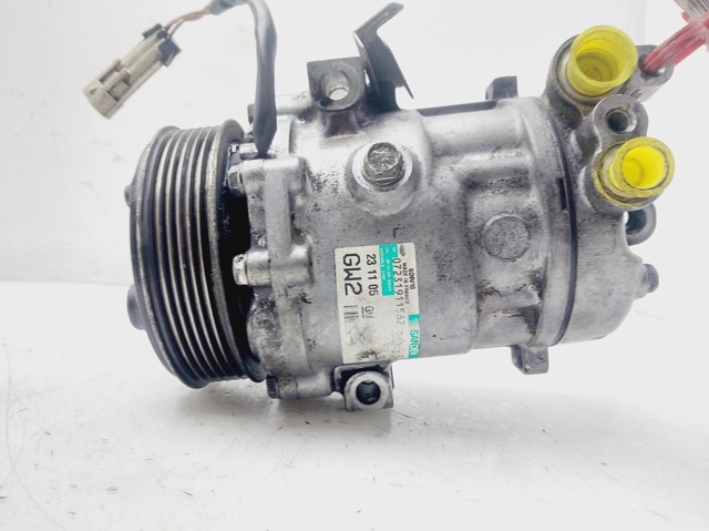 Sprężarka klimatyzacji 55703721 OPEL