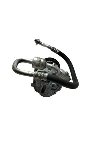 Sprężarka klimatyzacji 557805030 OPEL