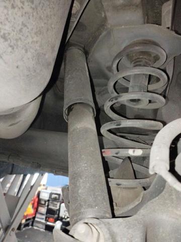 Amortyzator tylny 562108685R RENAULT