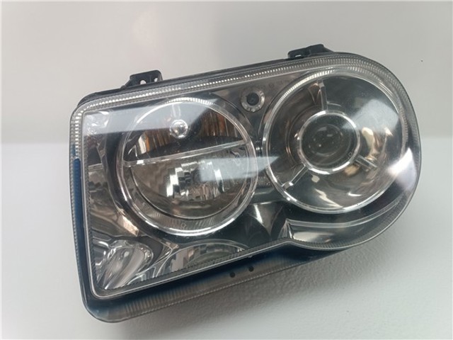 Kupić Reflektor lewy Chrysler 300   w dobrej cenie