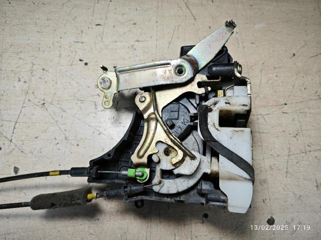 Zamek drzwi przednich lewych do Mitsubishi L 200 KA, KB
