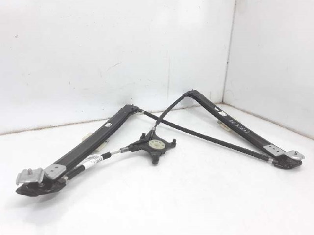 Mechanizm podnoszenia szyby drzwi przednich prawych 575837462A VAG