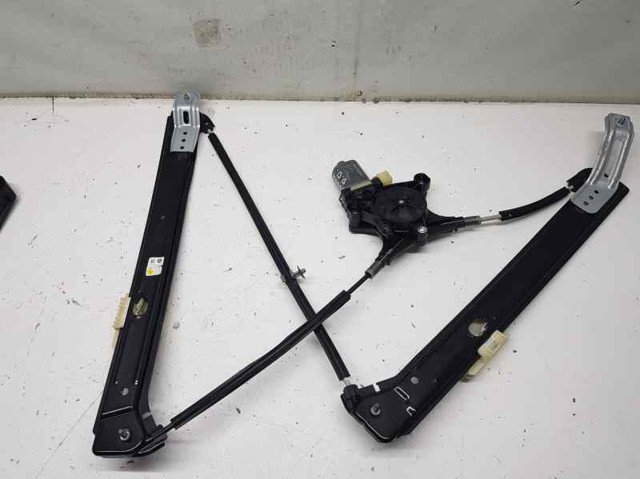 Mechanizm podnoszenia szyby drzwi przednich prawych 575837462A VAG