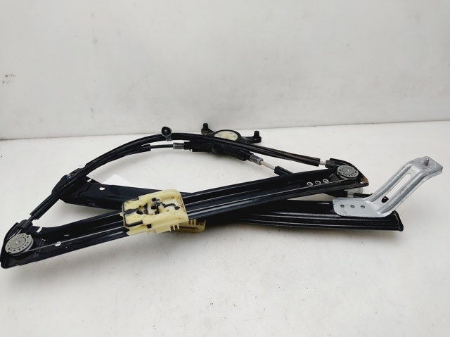 Mechanizm podnoszenia szyby drzwi przednich prawych 575837462A VAG