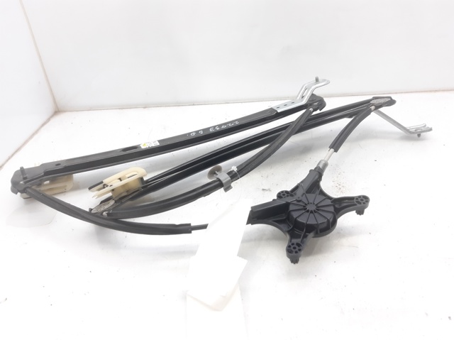 Mechanizm podnoszenia szyby drzwi przednich prawych 575837462A VAG