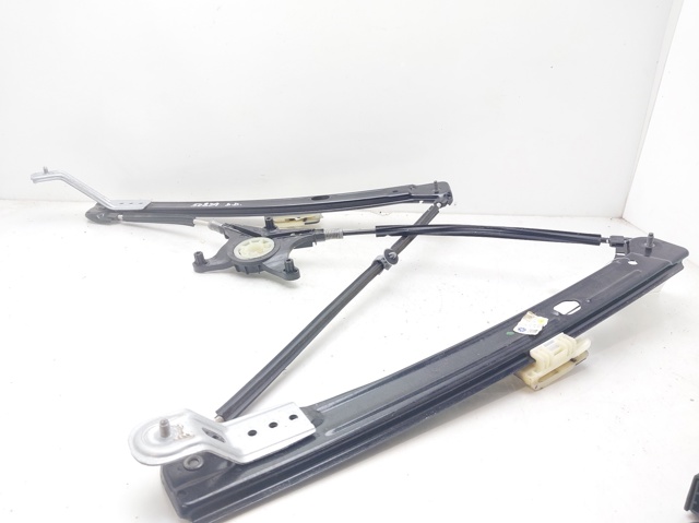 Mechanizm podnoszenia szyby drzwi przednich prawych 575837462A VAG