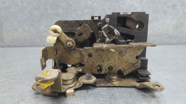 Zamek drzwi przednich lewych 5801352923 IVECO