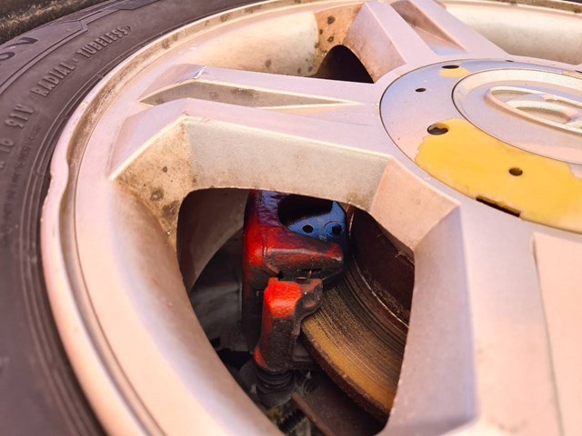 Zacisk hamulcowy tylny lewy 5831029A20 HYUNDAI