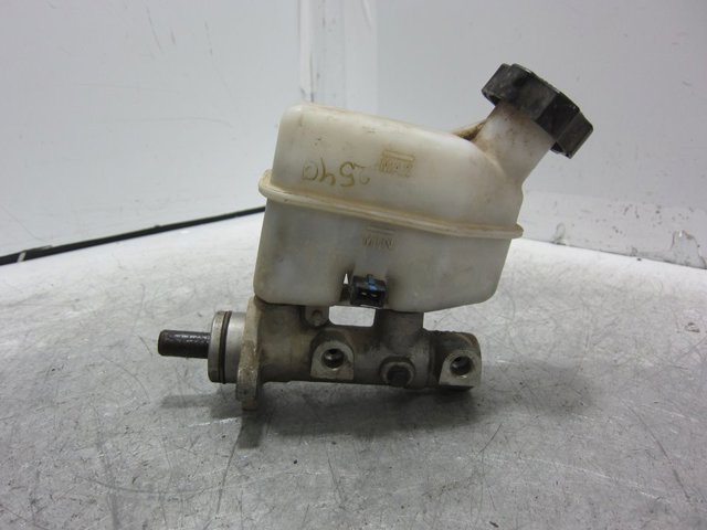 Główny cylinder hamulców 585102E100 HYUNDAI