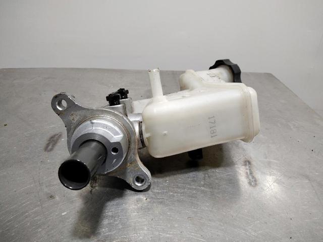 Główny cylinder hamulców 585102S201 HYUNDAI