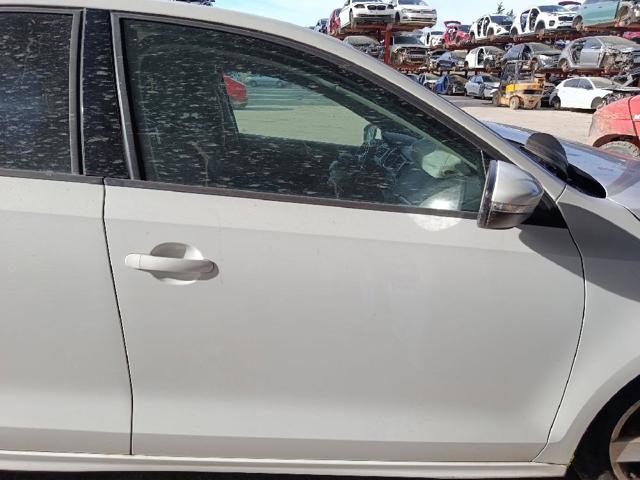 Kupić Drzwi przednie prawe Volkswagen Jetta IV 162, 163, AV3, AV2, AY2, AY3 w dobrej cenie