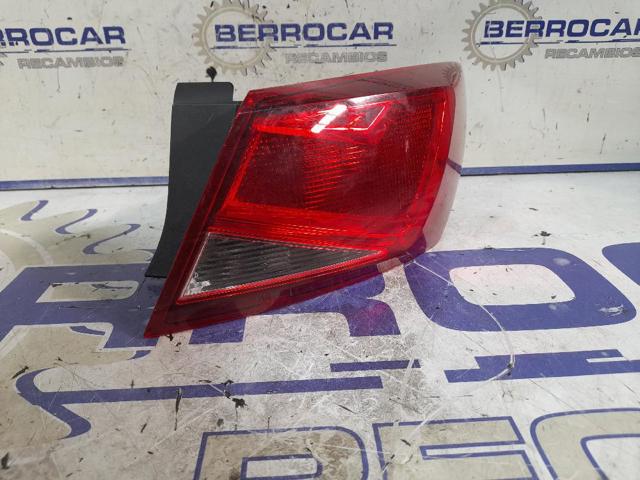 Lampa zespolona tylna prawa zewnętrzna 5F0945096B VAG