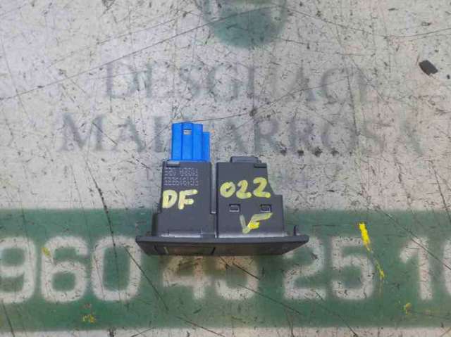Przycisk włączania światła awaryjnego 5G0953509A VAG