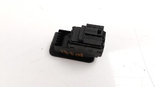 Włącznik przyciskowy podnośnika szyby przedni prawy 5G0959855J VAG
