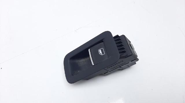 Włącznik przyciskowy podnośnika szyby przedni prawy 5G0959855J VAG