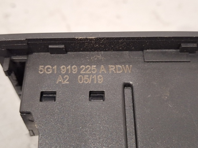 Przycisk włączania światła awaryjnego 5G1919225A VAG