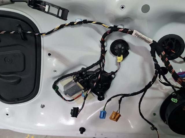 Mechanizm podnoszenia szyby drzwi przednich lewych 5G4837461H VAG