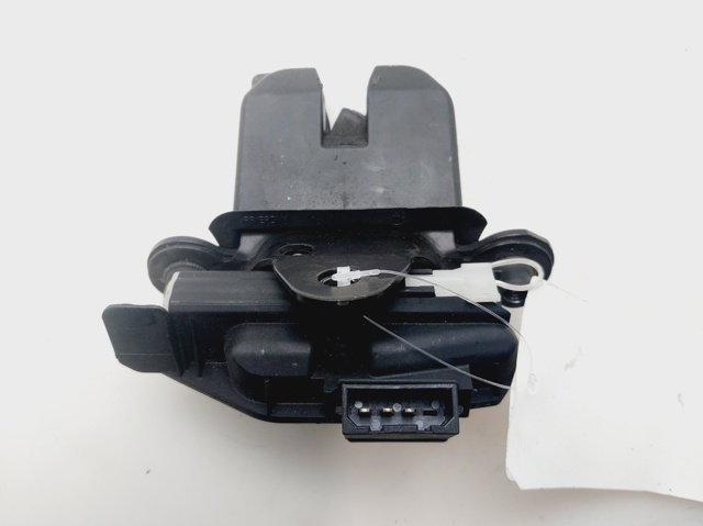 Zamek klapy bagażnika (3/5 drzwi tylnych) 5J0827501B VAG