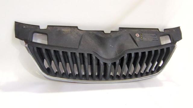 Atrapa chłodnicy 5J0853668 VAG