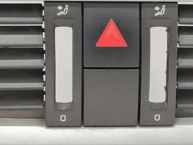 Przycisk włączania światła awaryjnego Skoda Roomster 5J7