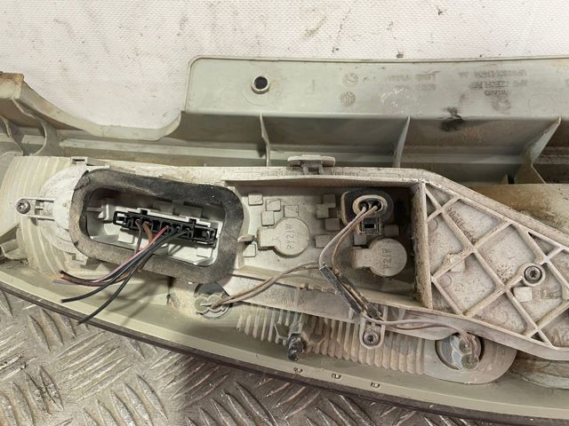 Lampa zespolona tylna prawa 5J7945096 VAG