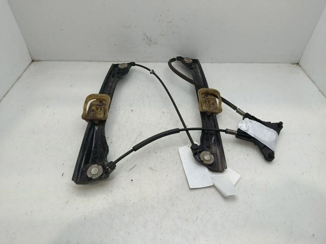 Mechanizm podnoszenia szyby drzwi przednich lewych 5JA837461A VAG