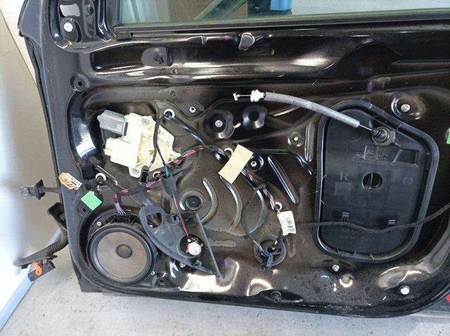 Mechanizm podnoszenia szyby drzwi przednich prawych 5JA837462A VAG