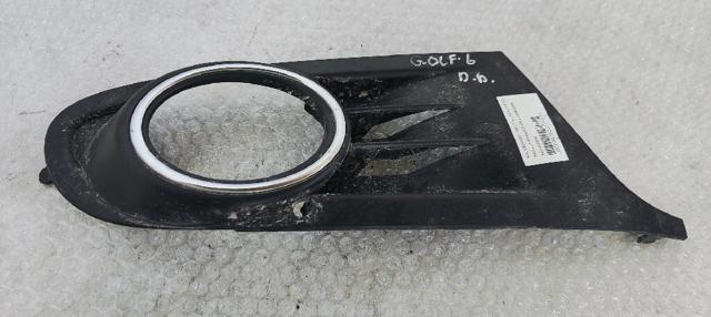 Zaślepka (kratka) lamp przeciwmgielnych zderzaka przedniego prawa 5K0853666 VAG