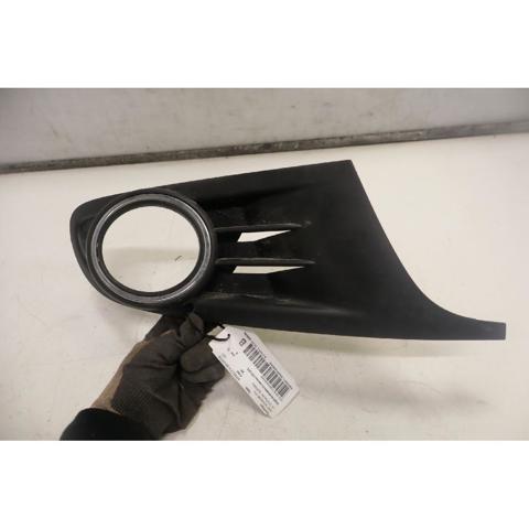 Zaślepka (kratka) lamp przeciwmgielnych zderzaka przedniego prawa 5K0853666 VAG