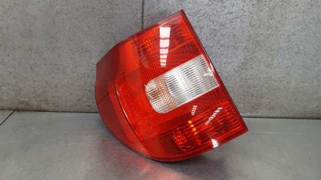 Lampa zespolona tylna lewa 5L0945111 VAG