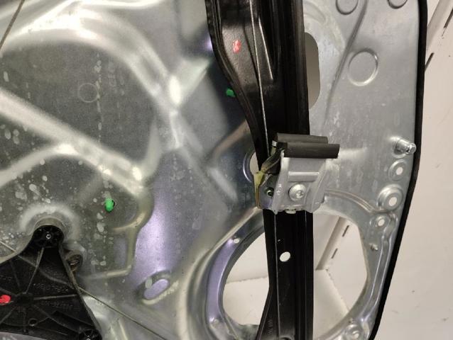 Mechanizm podnoszenia szyby drzwi przednich prawych 5N0837462 VAG